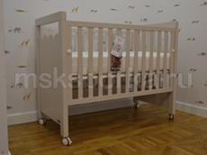 На фото кроватка для новорожденного Micuna из коллекции Amelia Aran с системой Relax
